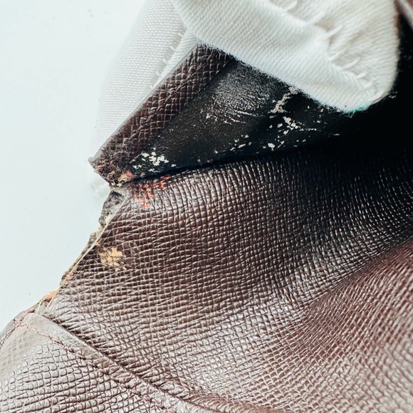 Louis Vuitton Damier Wallet - Picture 9 of 9